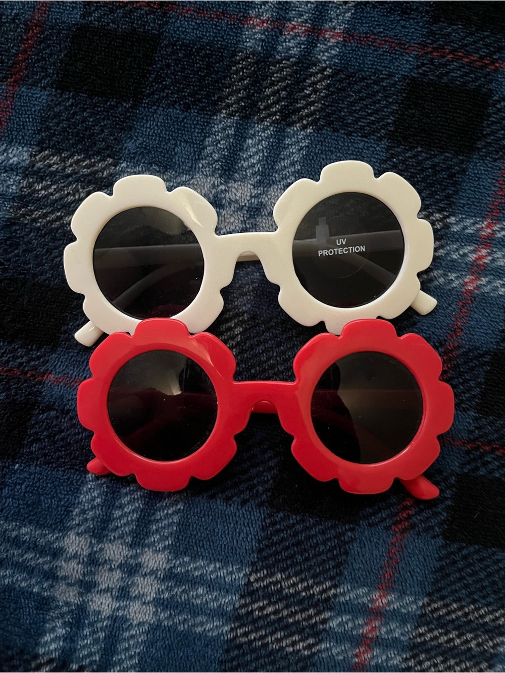 Flower-Shaped Round Sunglasses - White & Red
